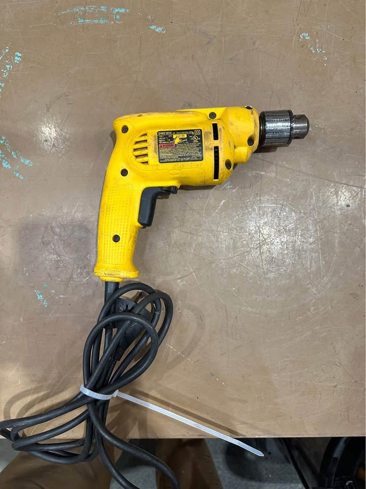 DeWalt DWE1014 Corded Power Drill