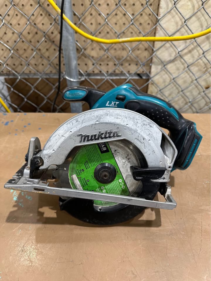 Makita 6.5" Cordless Circular Saw 18V