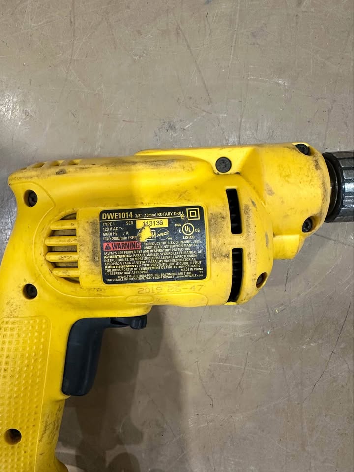 DeWalt DWE1014 Corded Power Drill