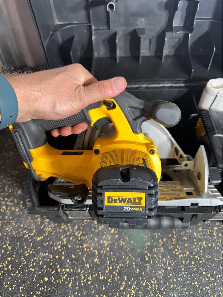 DeWalt 20V Max Cordless Circular Saw Kit 6.5"