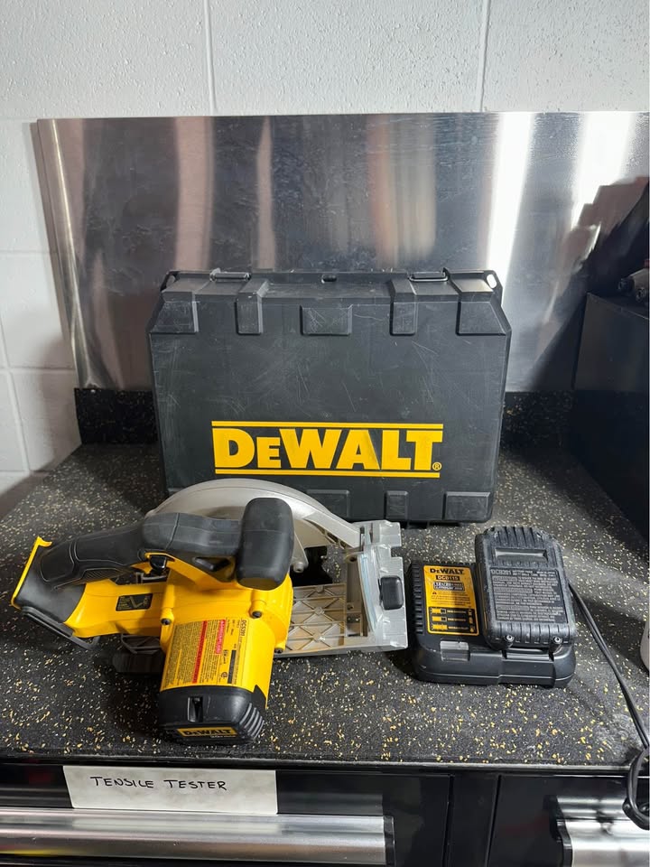DeWalt 20V Max Cordless Circular Saw Kit 6.5"