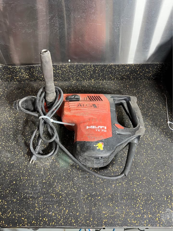 Hilti TE70-ATC Corded Rotary Concrete Hammer Drill