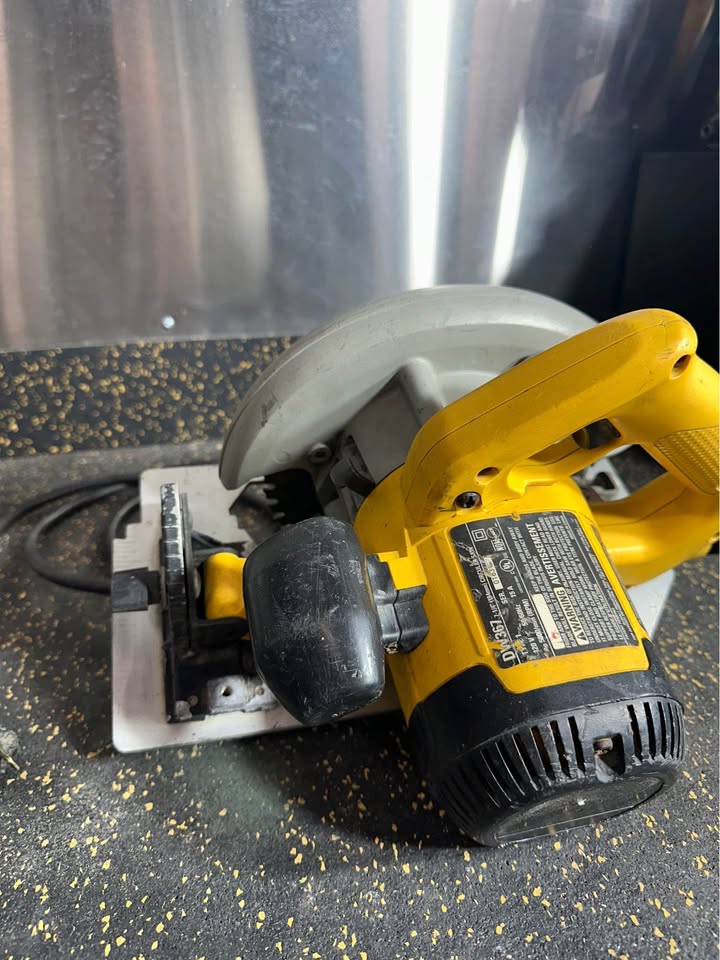 DeWalt 7.25" Corded Circular Saw DW3192
