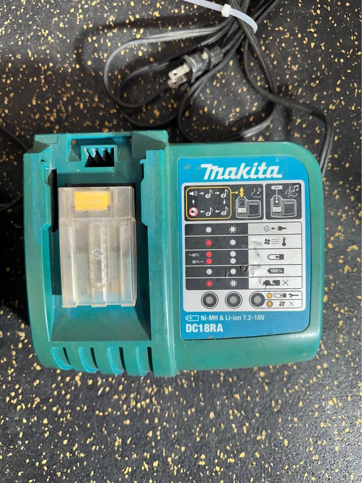 Makita 18V Charger DC18RA