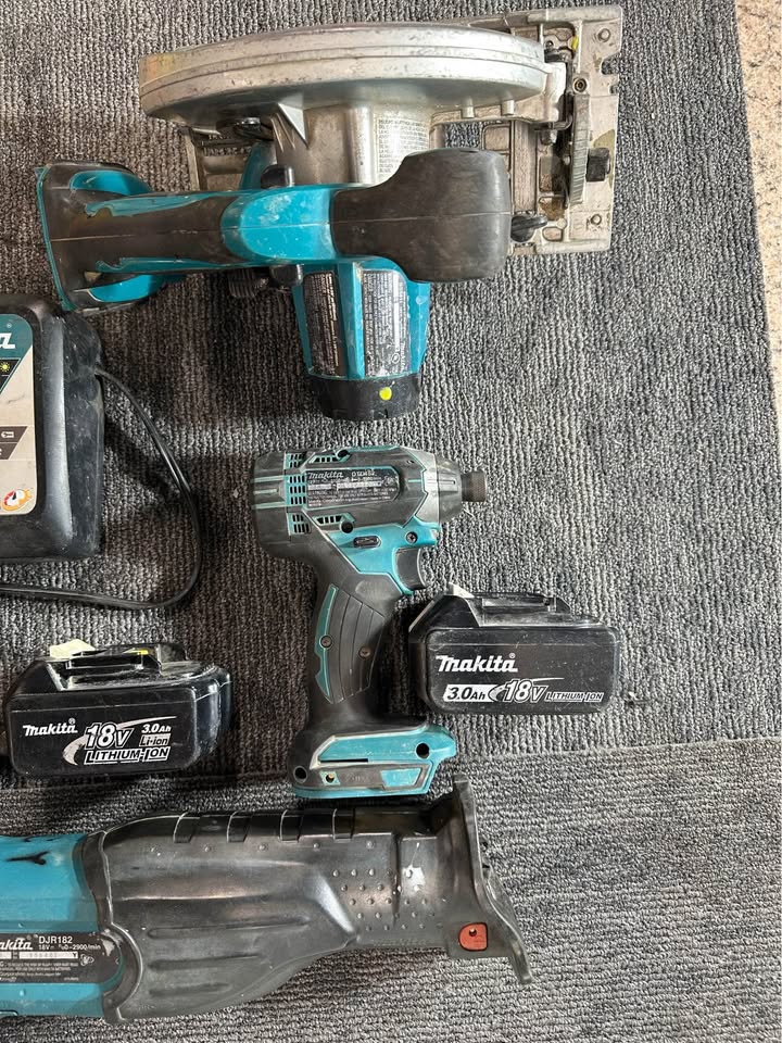 Makita 18V Cordless Tool Package with Circular Saw, Drill, Impact Driver, Reciprocating Saw, Charger, and Two Batteries