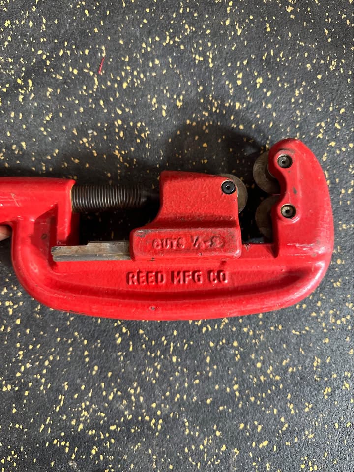 Reed 2-4A Pipe Cutter (1/2” - 2”)
