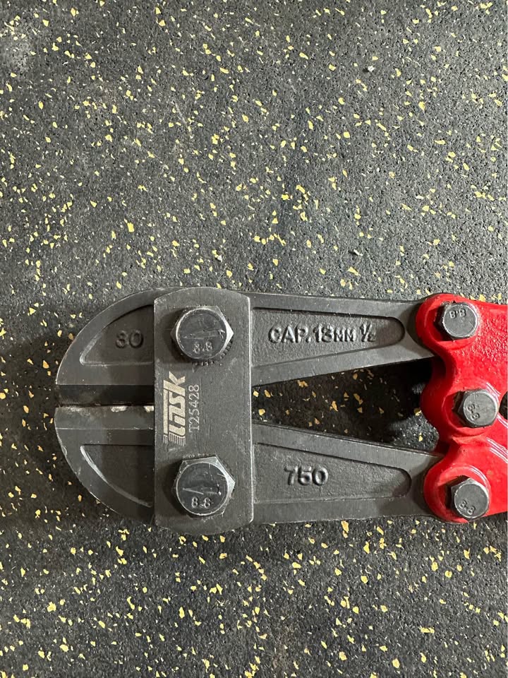 30” Heavy Duty Bolt Cutters