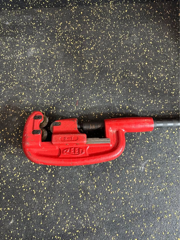 Reed 2-4A Pipe Cutter (1/2” - 2”)
