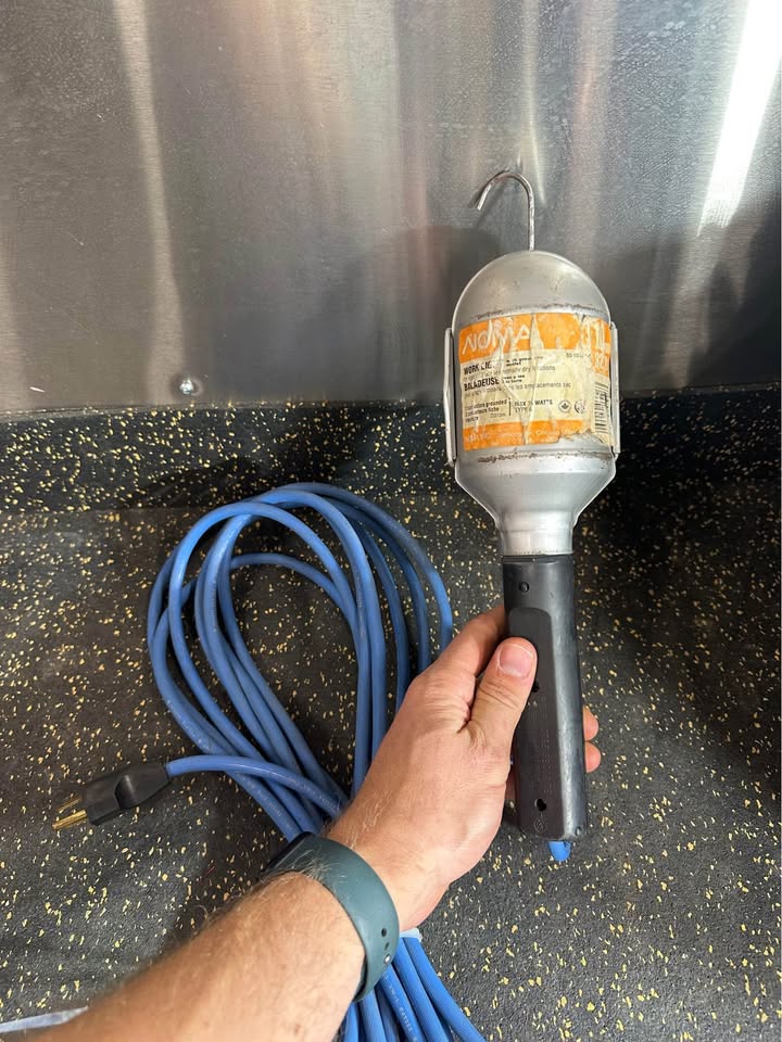 10 Meter (33 Ft) Extension Cord with Work Light