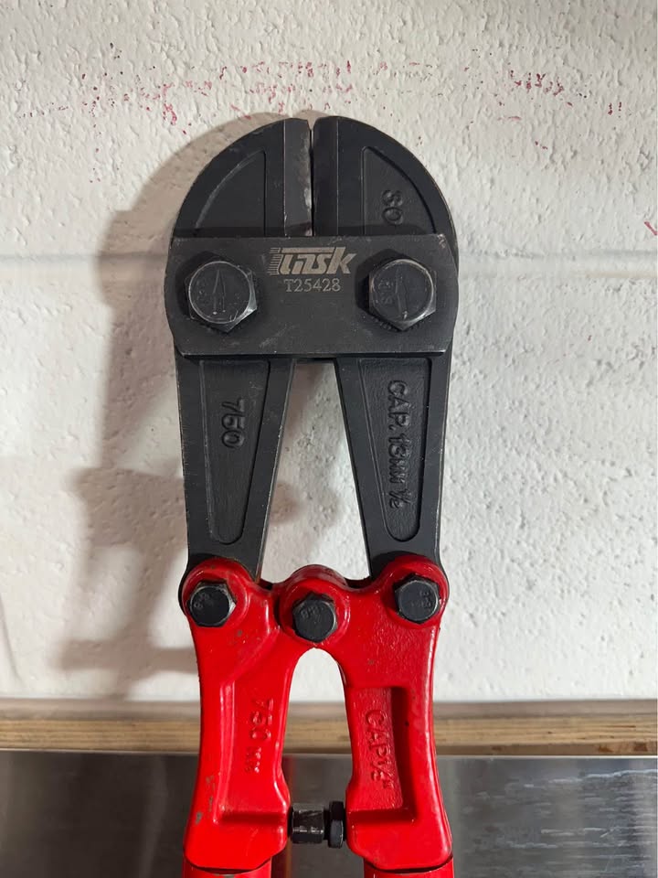 30” Heavy Duty Bolt Cutters