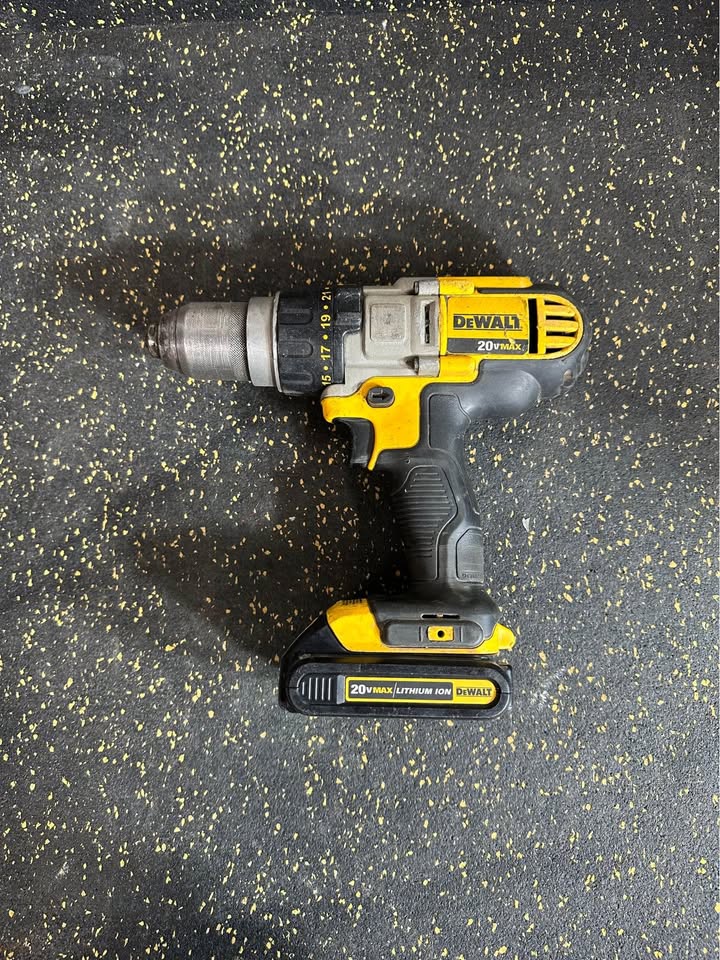 Dewalt 20V Max Cordless Drill Driver with 20V Max Battery