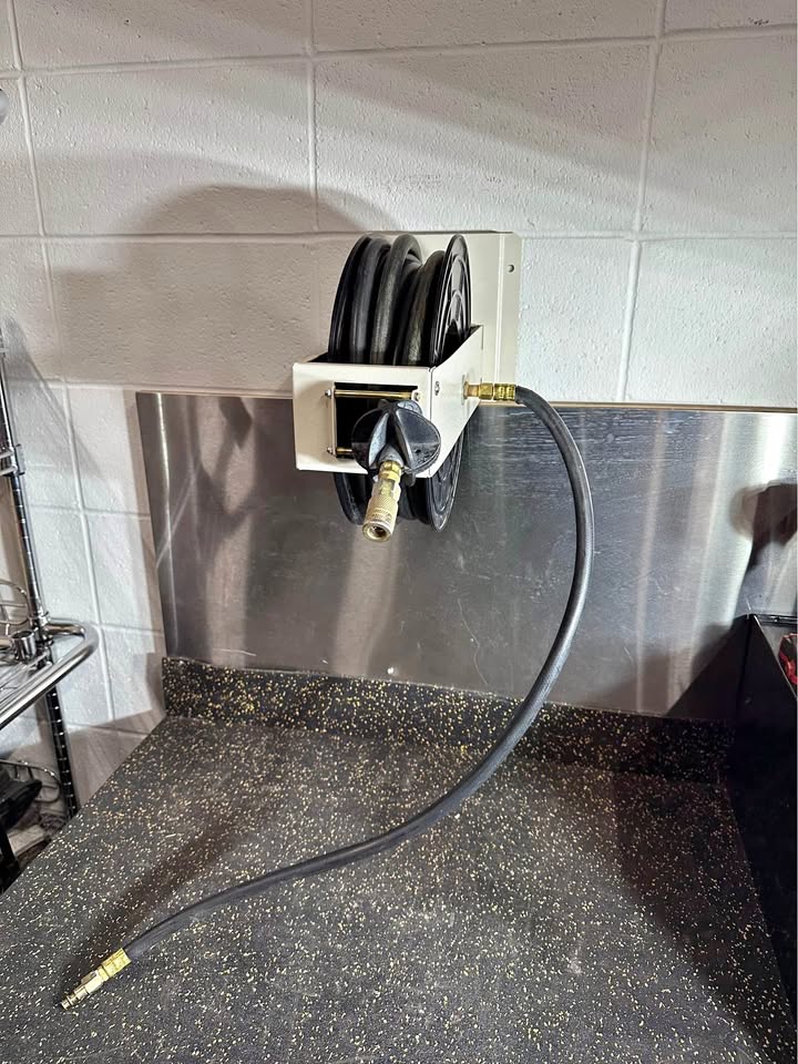 Wall Mounted Air Hose Reel with 50 Ft 250 PSI Hose and Fittings