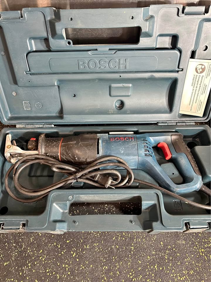 Bosch Corded Sawzall with Case & Milwaukee Wrecker Blade