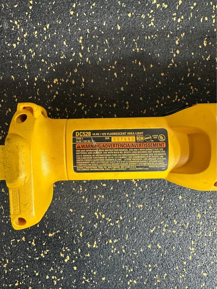 DeWalt 12V Battery Flashlight & Fluorescent Area Light