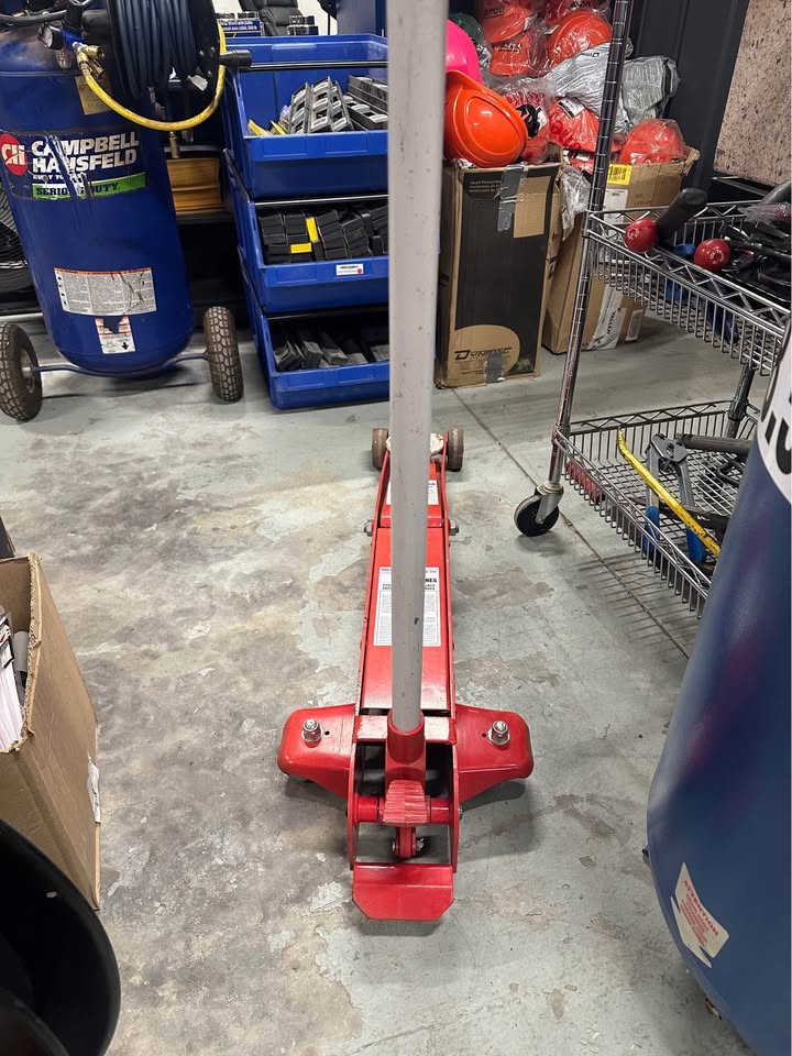 Westward 3 Ton Hydraulic Service Jack - 6,600 lbs Capacity
