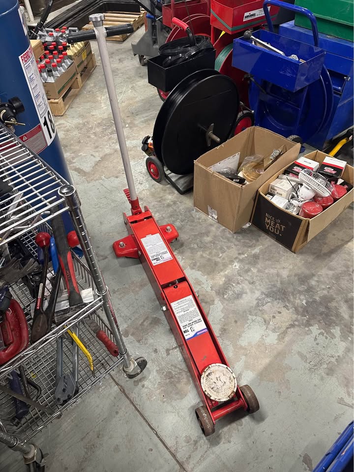 Westward 3 Ton Hydraulic Service Jack - 6,600 lbs Capacity