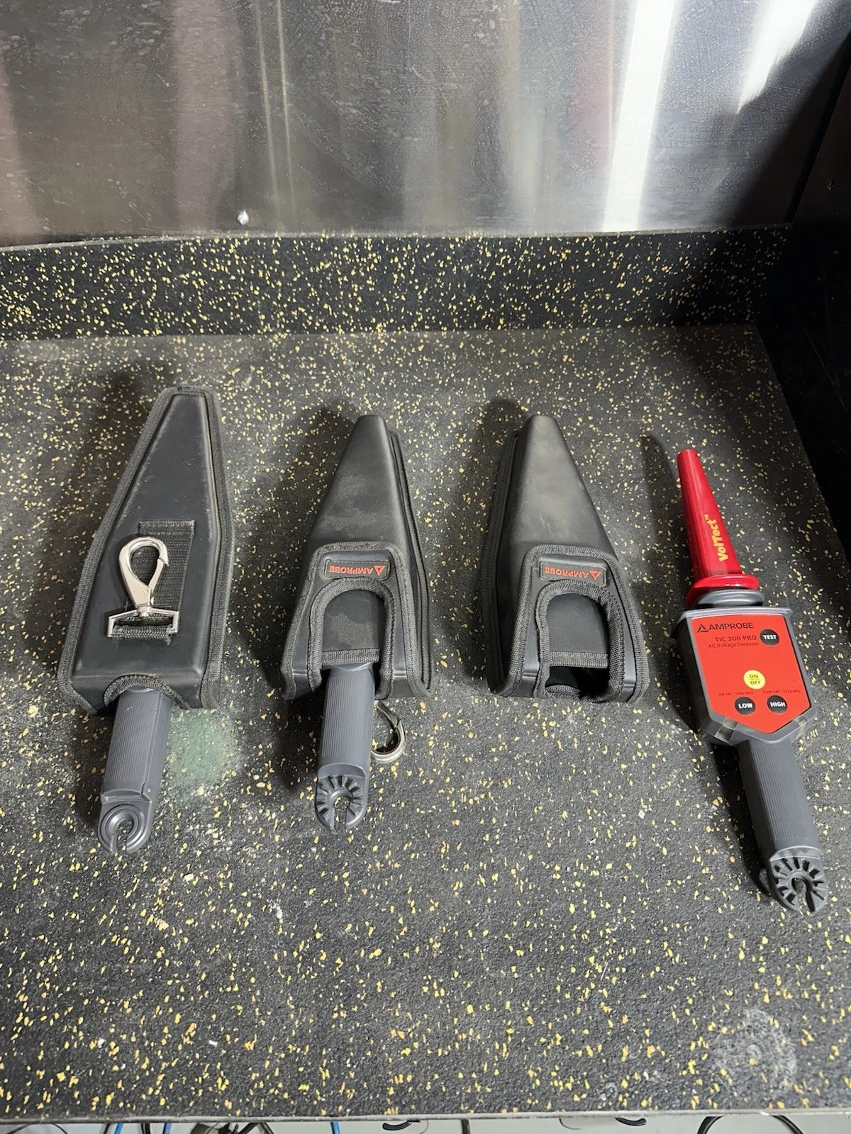 Amprobe TIC 300 PRO AC Voltage Detector