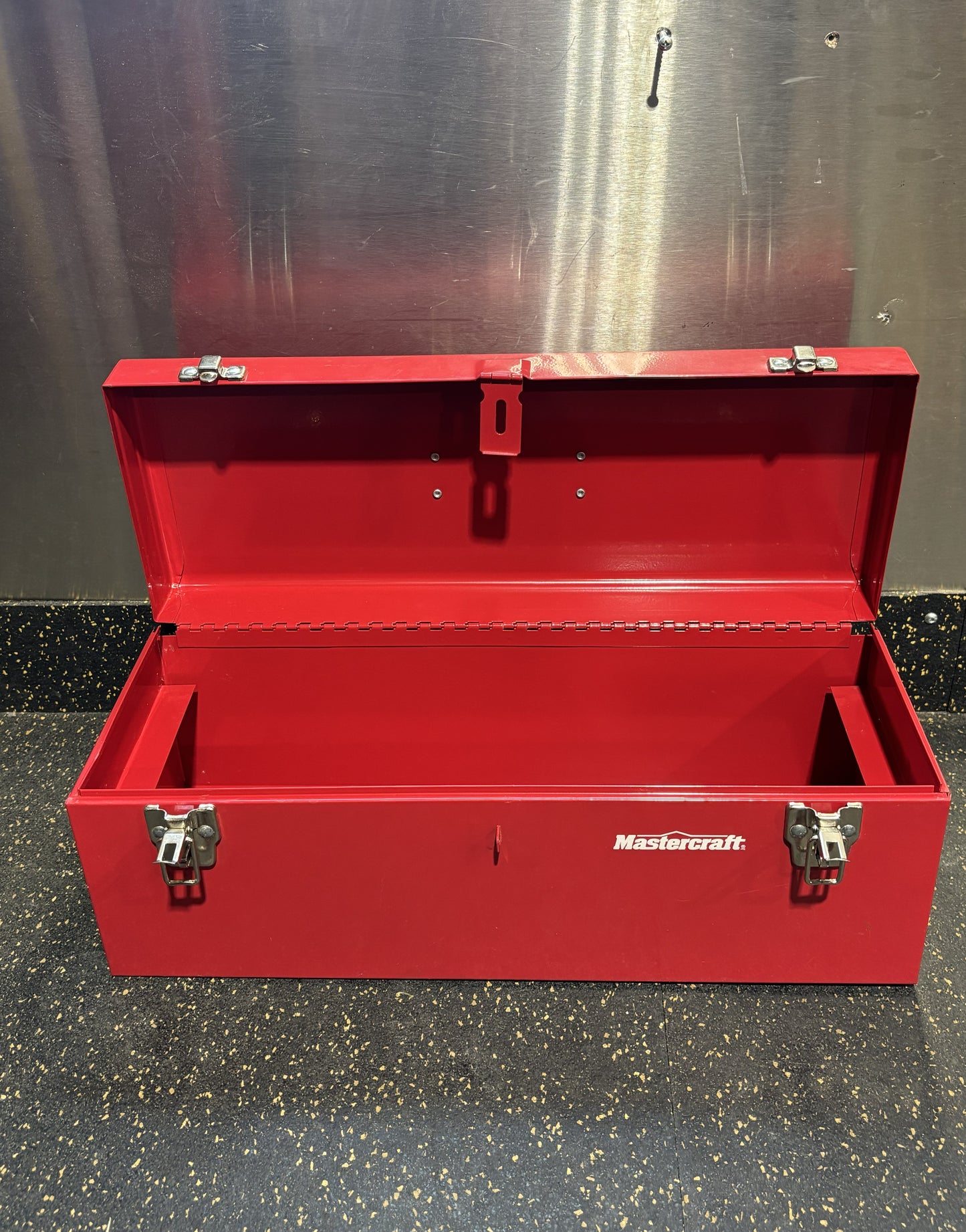 Mastercraft Portable Steel Hip Roof Tool Box with Removable Tray – Model 058-0836-6 – 19"