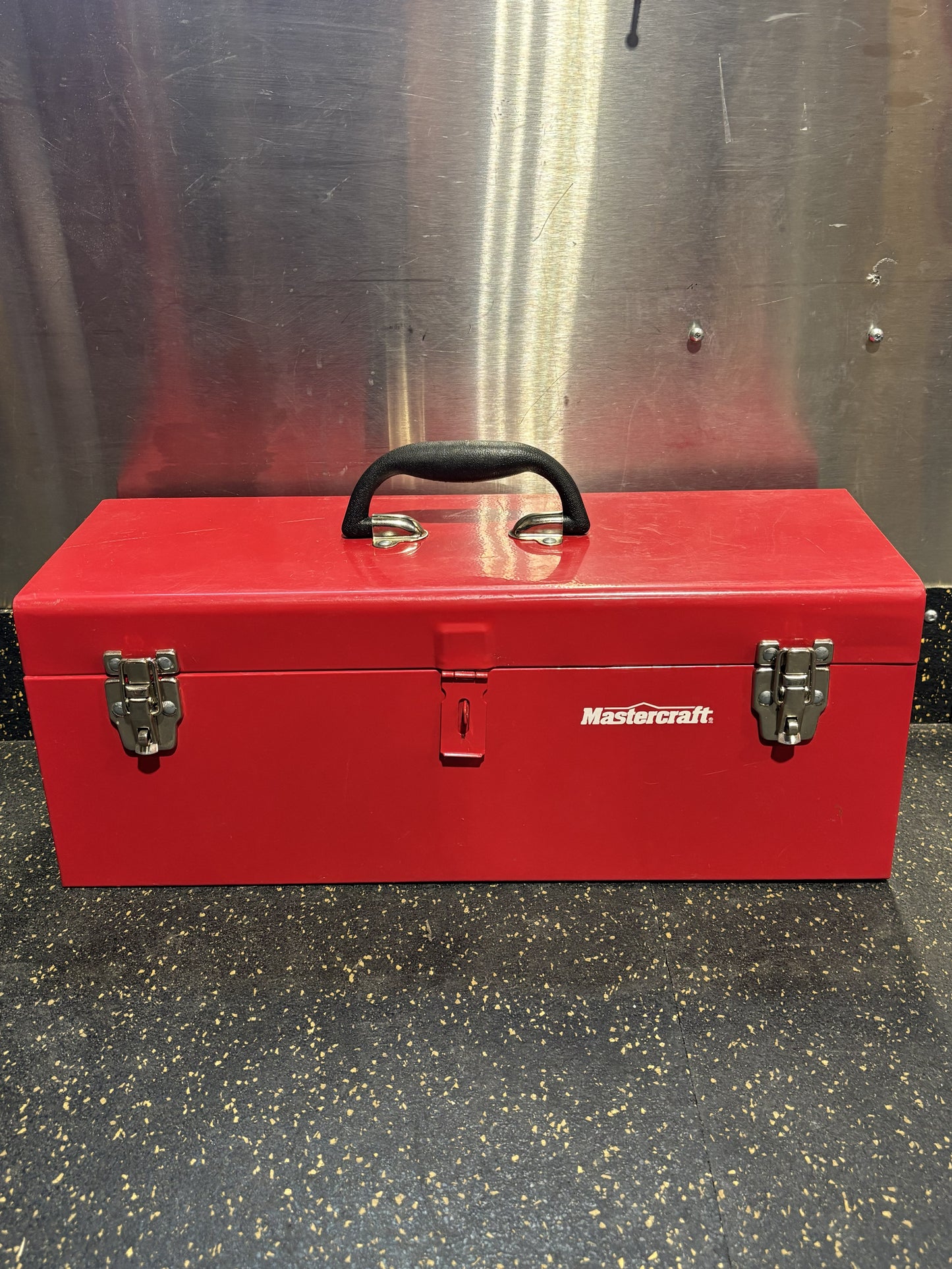 Mastercraft Portable Steel Hip Roof Tool Box with Removable Tray – Model 058-0836-6 – 19"