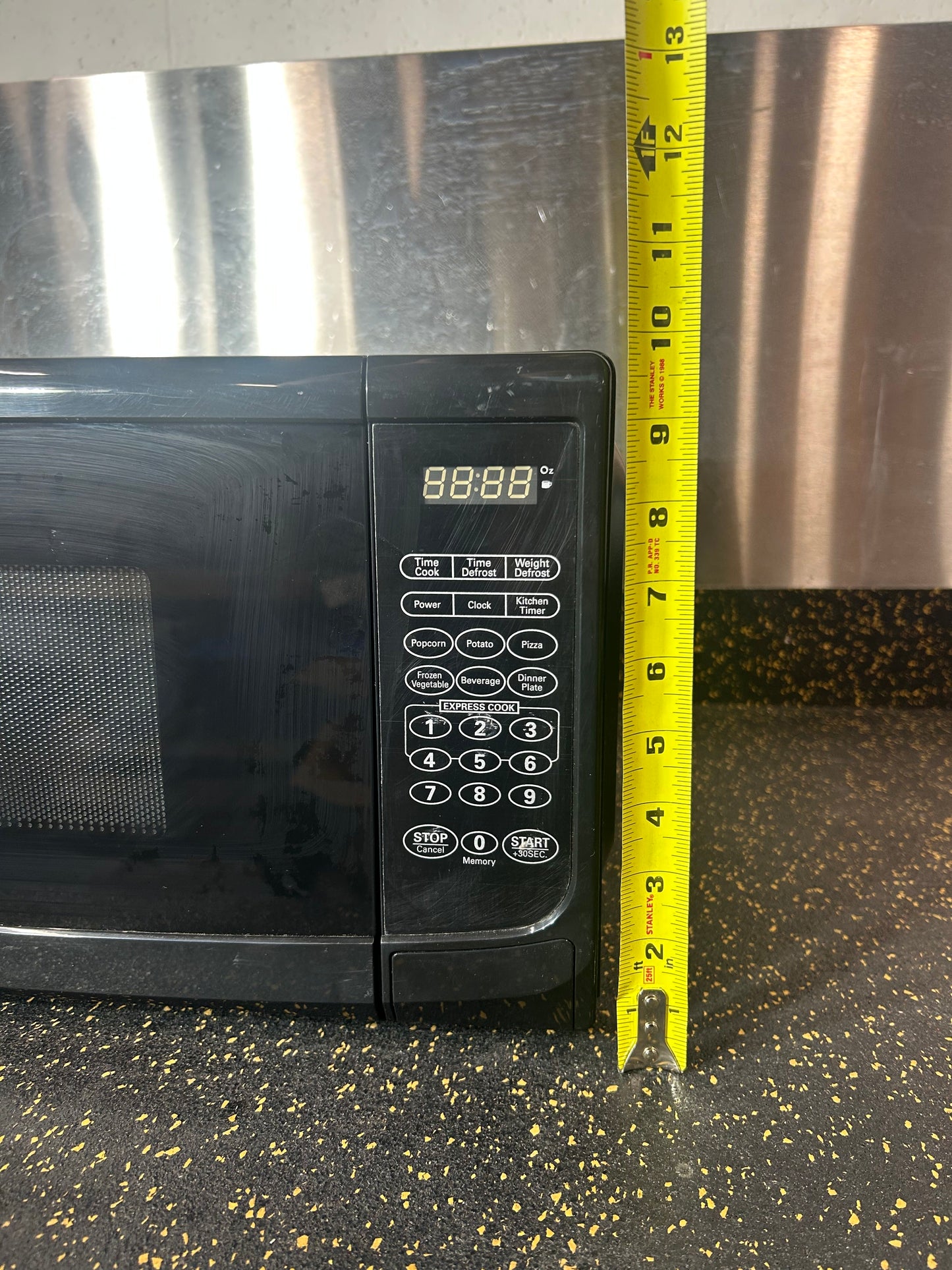 Danby Countertop Microwave (0.7 cubic ft capacity, Model DMW7700BLDB)