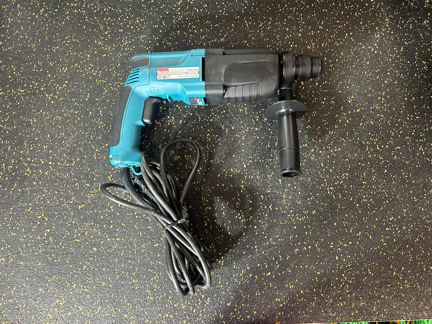 Makita 1” (25mm) Rotary Hammer Drill – Model HR2450, comes with hard case