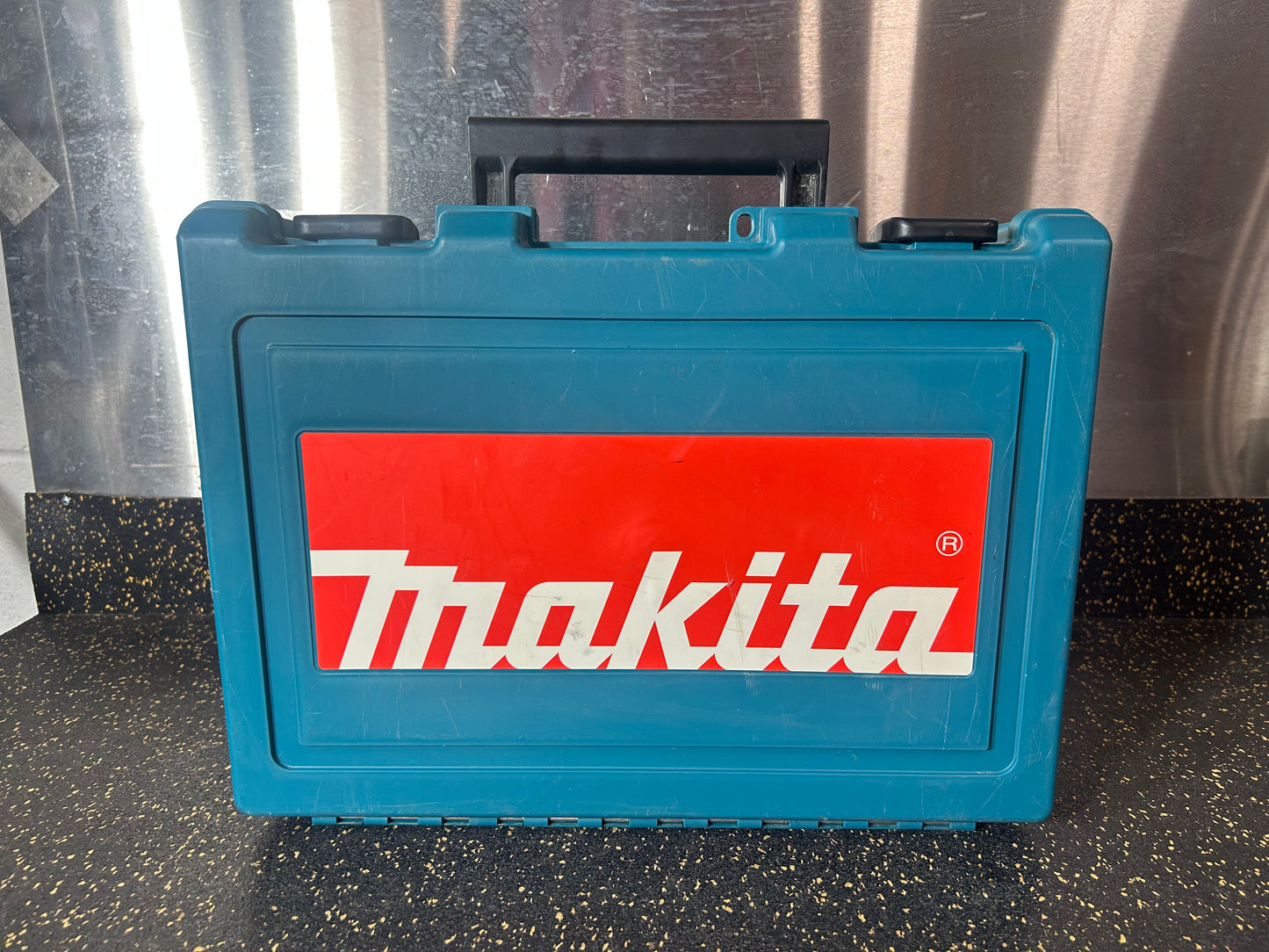 Makita 1” (25mm) Rotary Hammer Drill – Model HR2450, comes with hard case