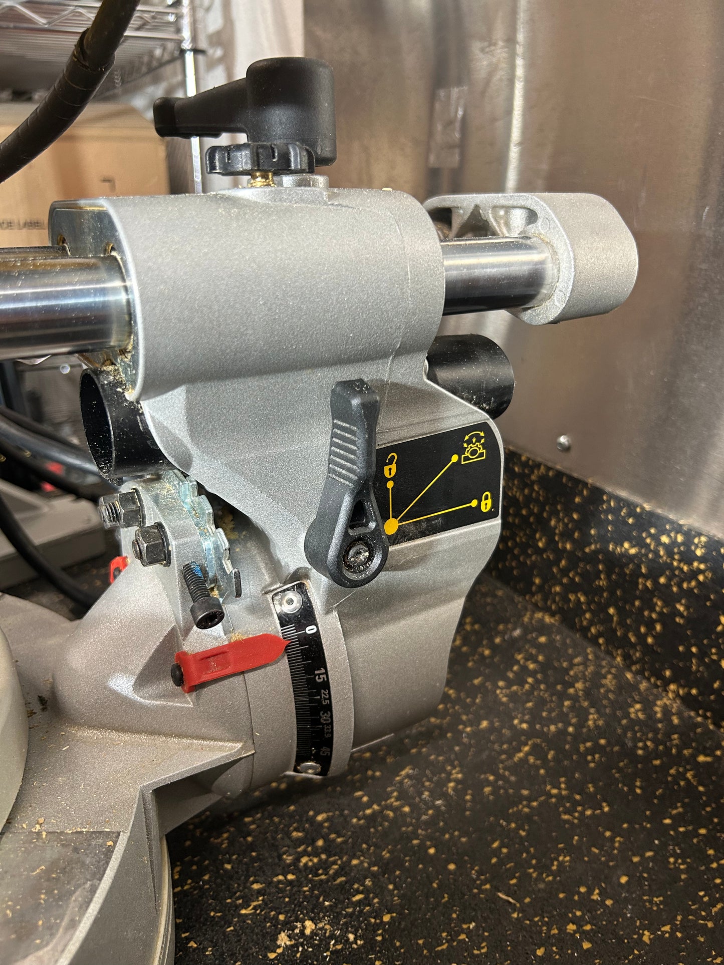 DEWALT DW718 12” Double Bevel Sliding Compound Miter Saw (120V Corded 15-Amp) – COMES WITH 3 BLADES