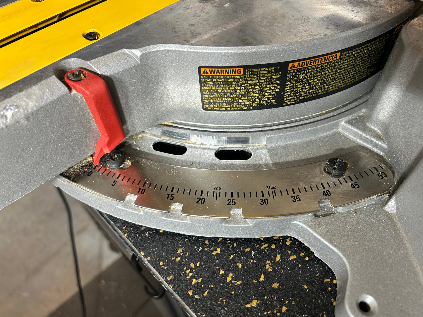 DEWALT DW718 12” Double Bevel Sliding Compound Miter Saw (120V Corded 15-Amp) – COMES WITH 3 BLADES