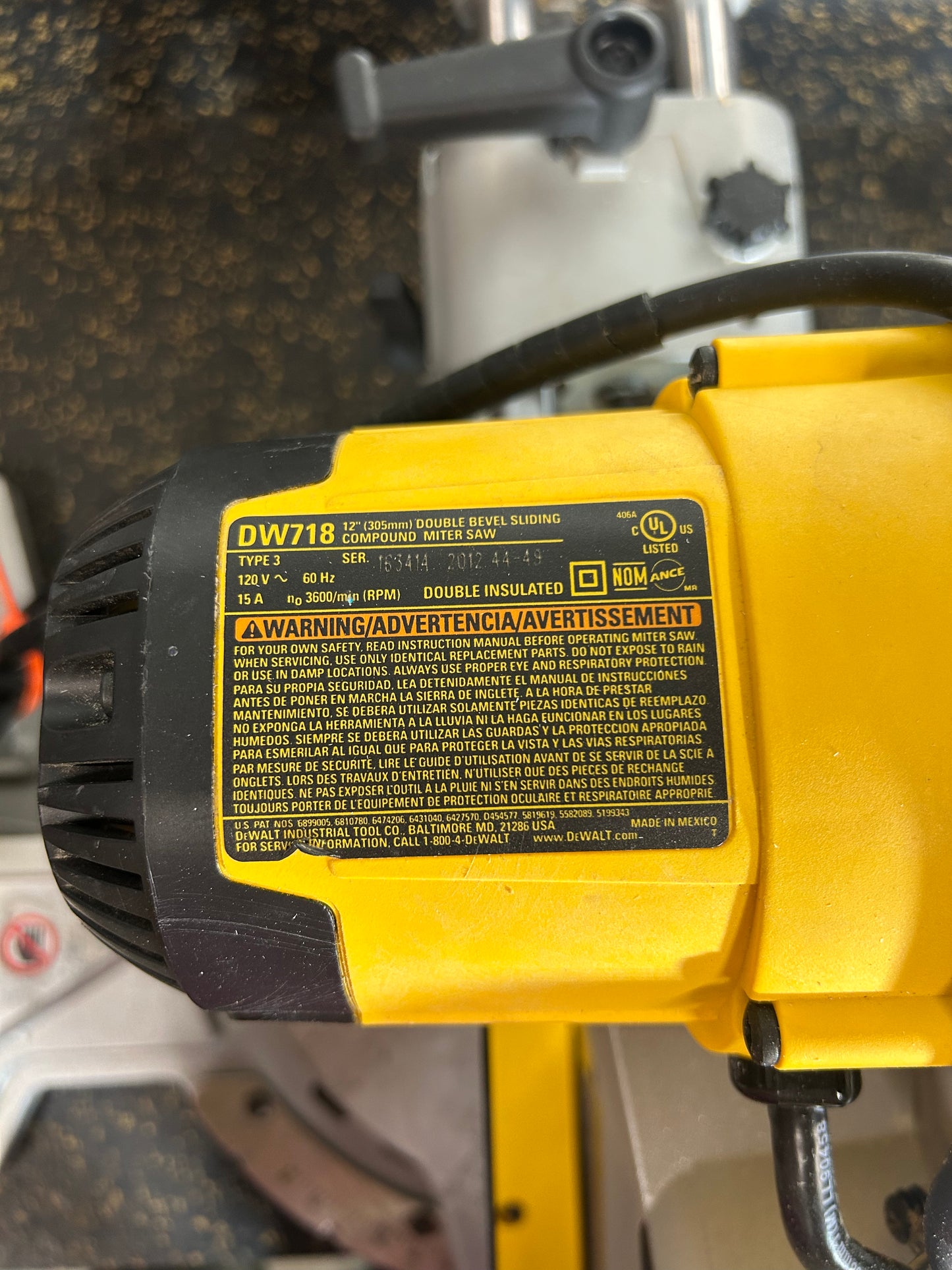 DEWALT DW718 12” Double Bevel Sliding Compound Miter Saw (120V Corded 15-Amp) – COMES WITH 3 BLADES