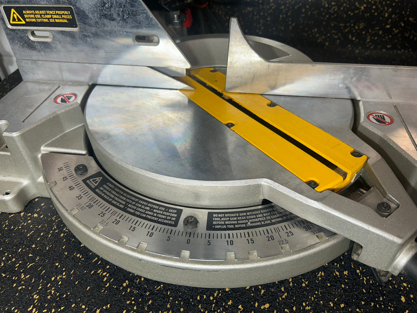 DEWALT DW703 10” Compound Miter Saw (120V Corded 15-Amp) – COMES WITH 3 BLADES