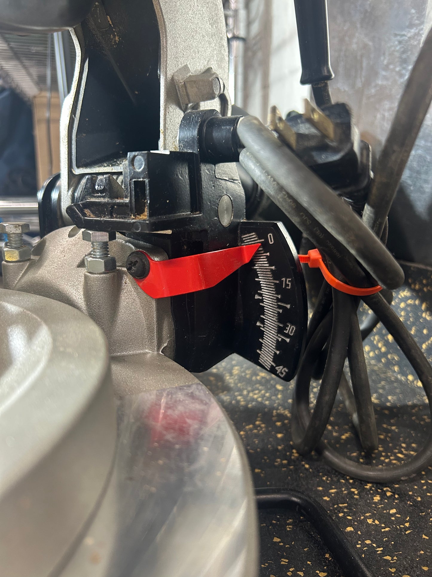 DEWALT DW703 10” Compound Miter Saw (120V Corded 15-Amp) – COMES WITH 3 BLADES