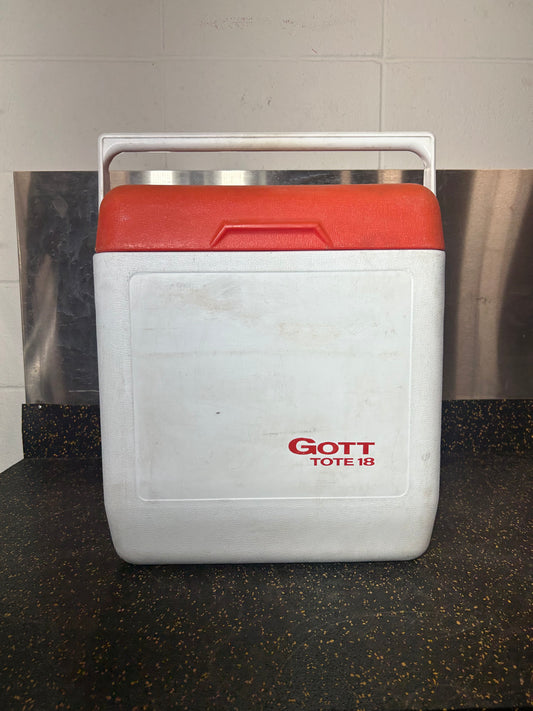 GOTT Tote 18 (Vintage 18-Quart Hard Insulated Cooler with Re-freezable Ice Pack Bottle)