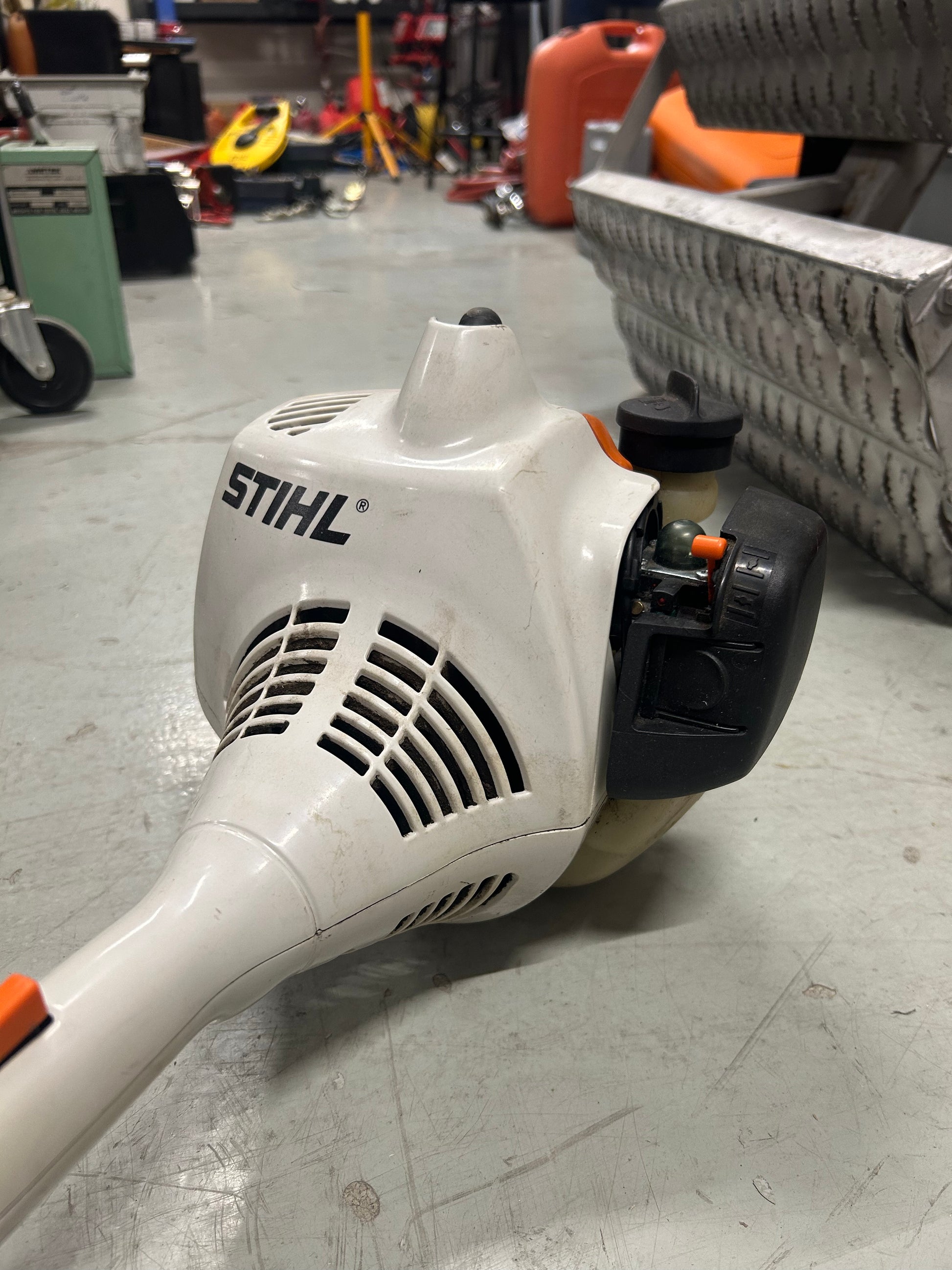 STIHL Gas-Powered Grass Trimmer (FS 55 R) – equipped with metal blade!