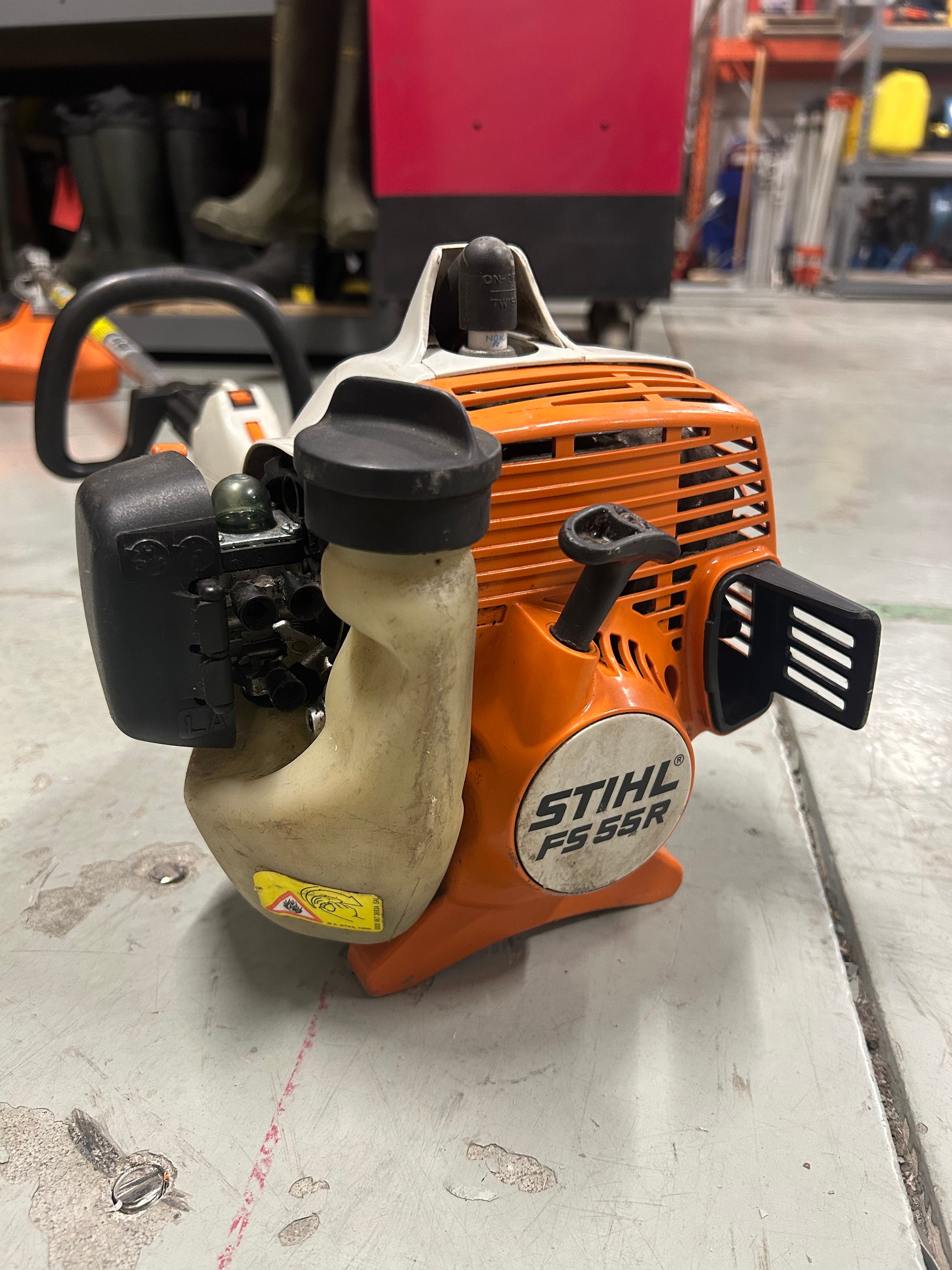 STIHL Gas-Powered Grass Trimmer (FS 55 R) – equipped with metal blade!
