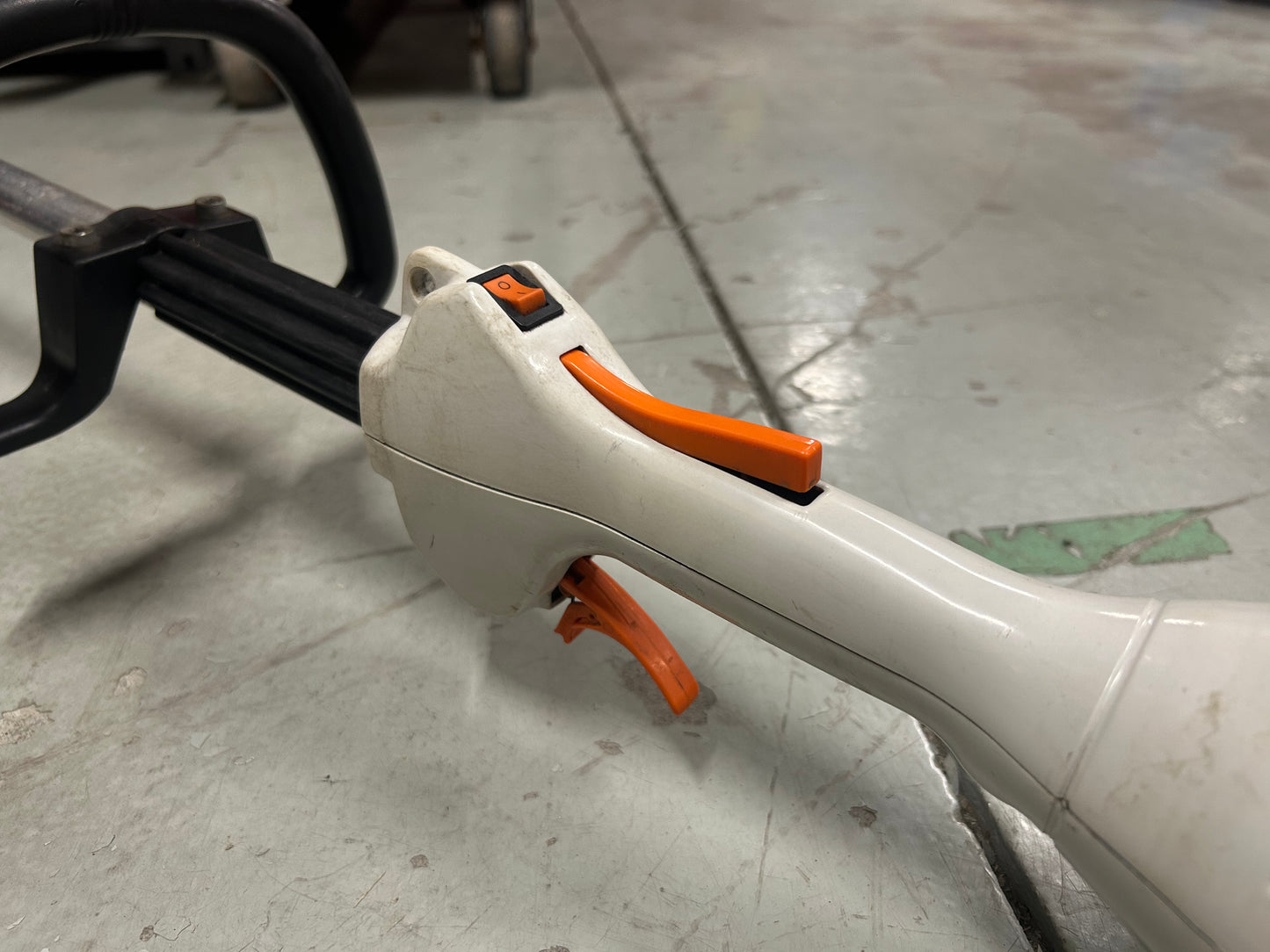 STIHL Gas-Powered Grass Trimmer (FS 55 R) – equipped with metal blade!