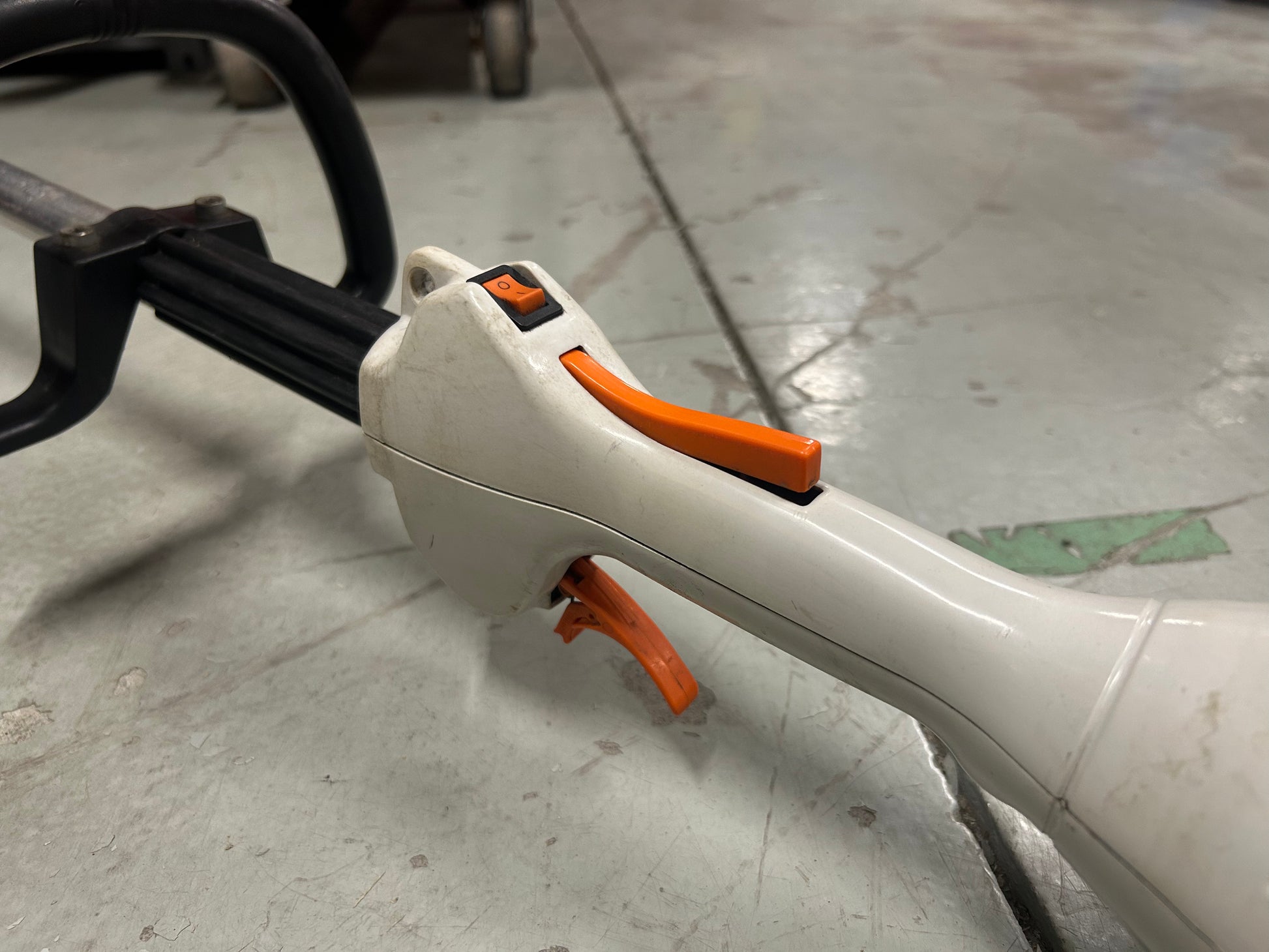 STIHL Gas-Powered Grass Trimmer (FS 55 R) – equipped with metal blade!