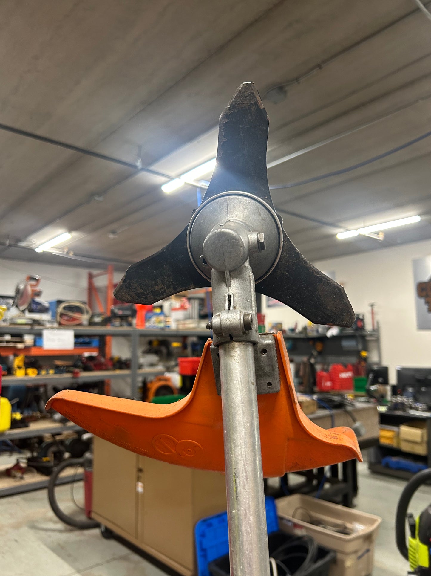 STIHL Gas-Powered Grass Trimmer (FS 55 R) – equipped with metal blade!