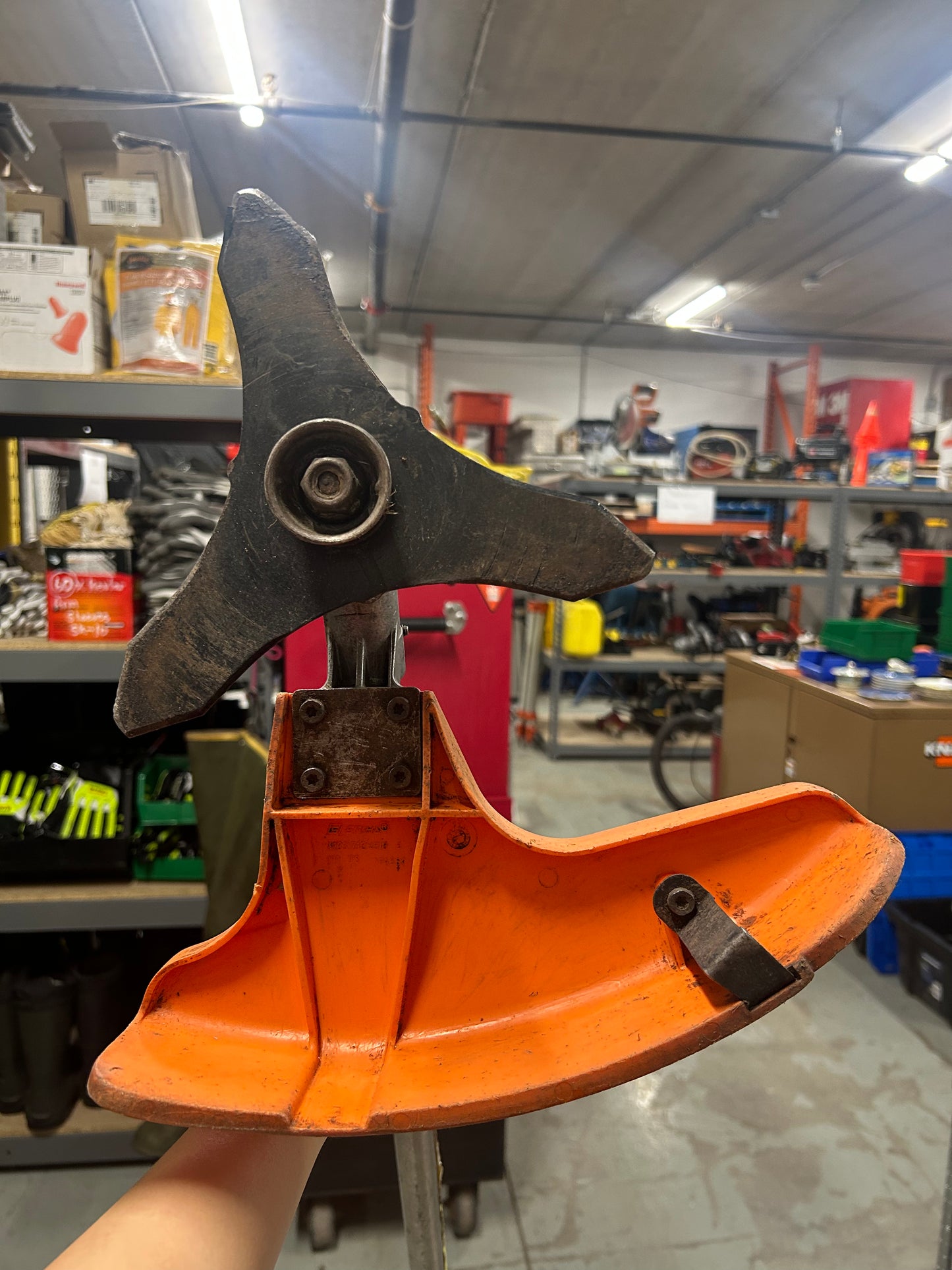 STIHL Gas-Powered Grass Trimmer (FS 55 R) – equipped with metal blade!