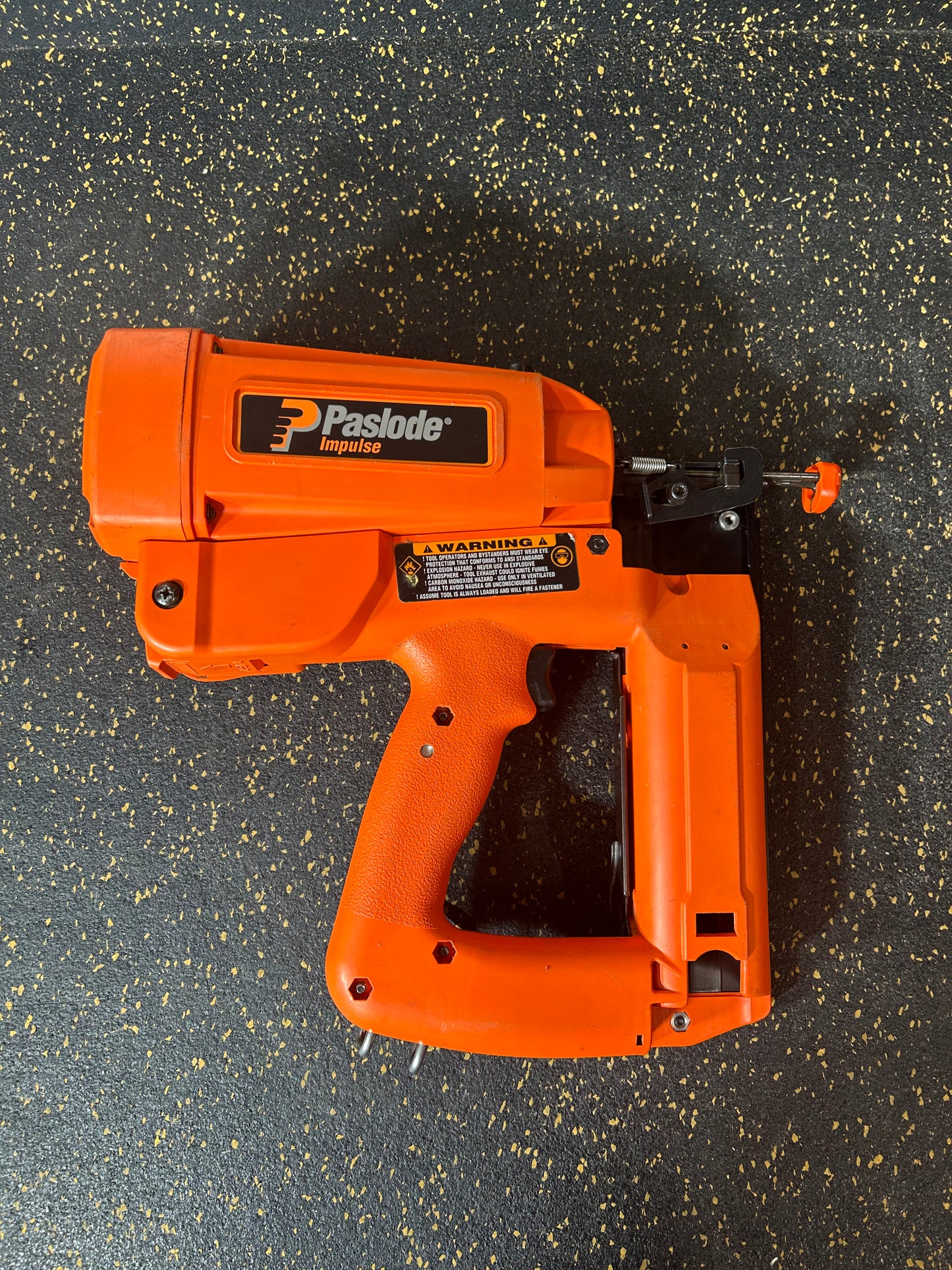 Paslode IM250 II Cordless 16-Gauge Finish Nailer (comes with hard carrying case, 6V battery, & charger!)