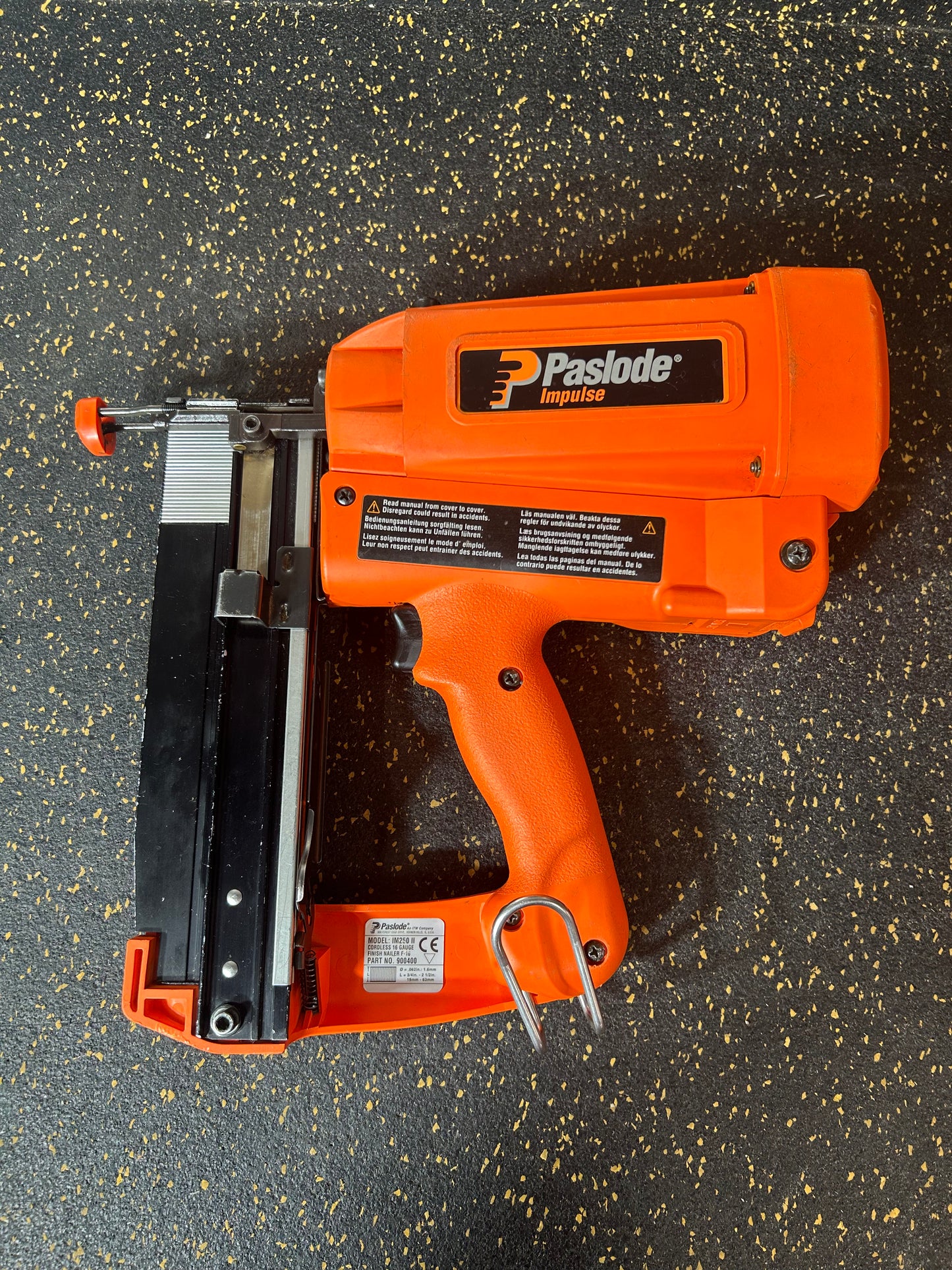 Paslode IM250 II Cordless 16-Gauge Finish Nailer (comes with hard carrying case, 6V battery, & charger!)