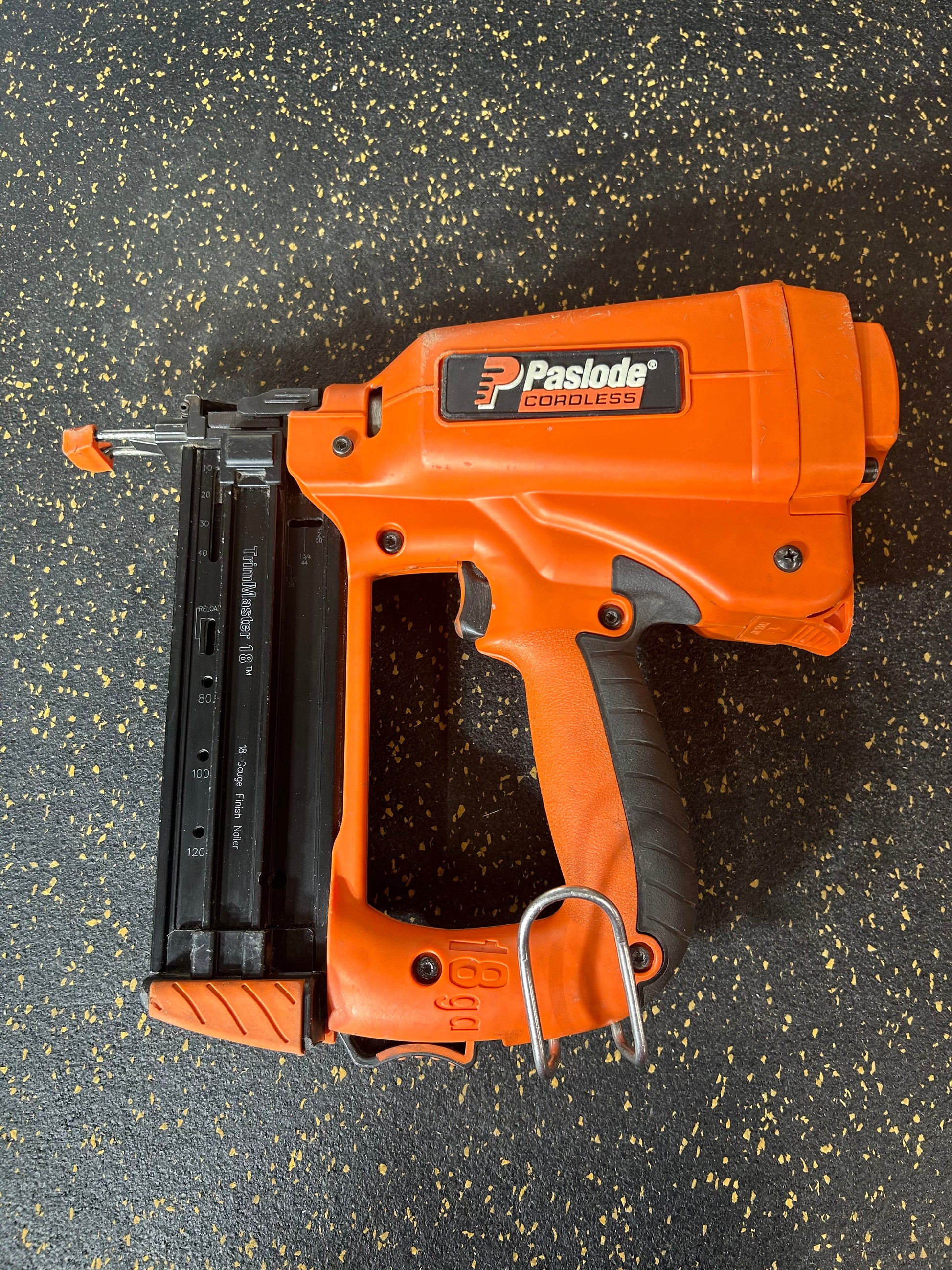 Paslode IM200F18 Cordless 18-Gauge Finish Nailer (comes with hard carrying case & hex key!)