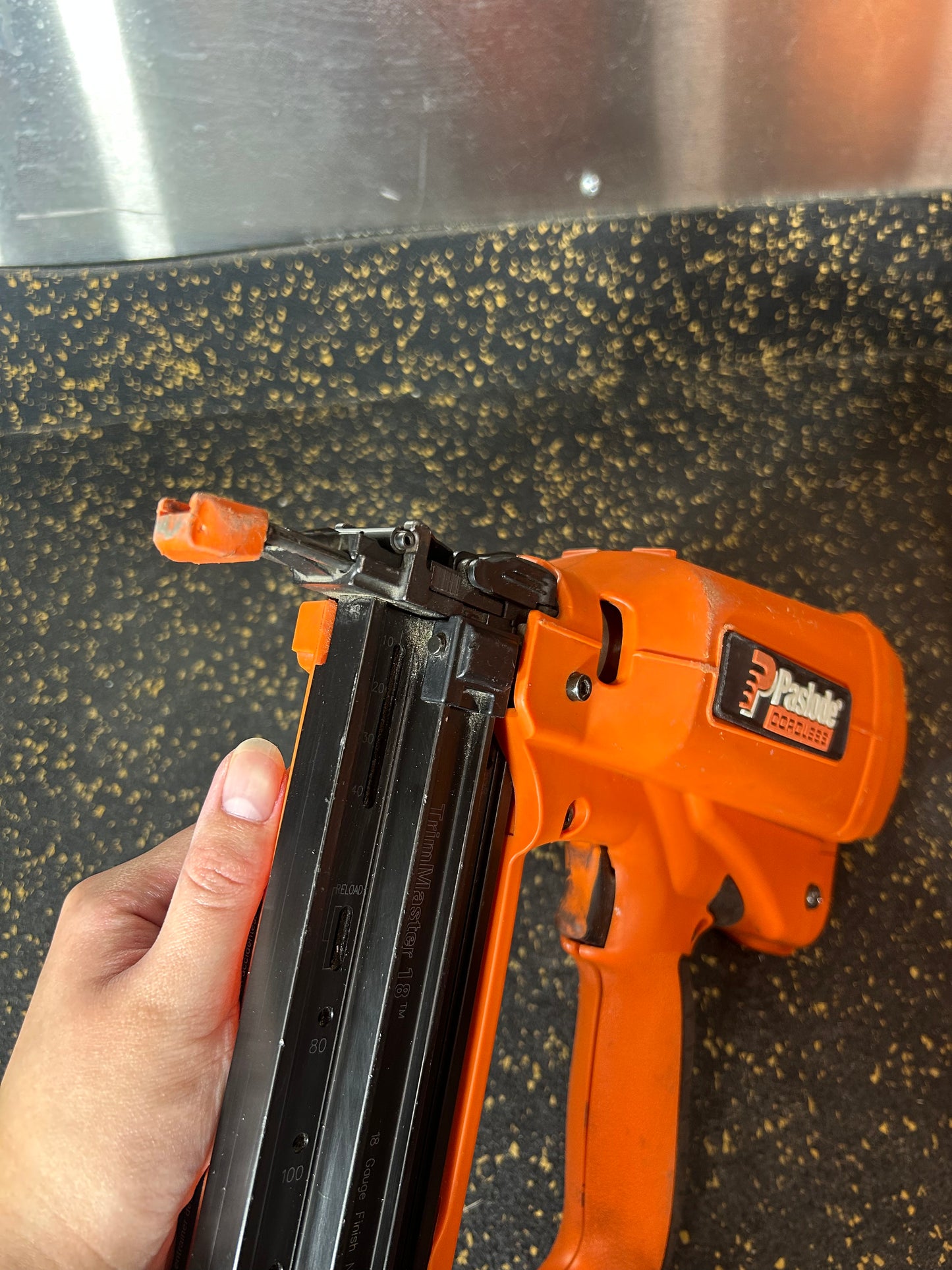 Paslode IM200F18 Cordless 18-Gauge Finish Nailer (comes with hard carrying case & hex key!)