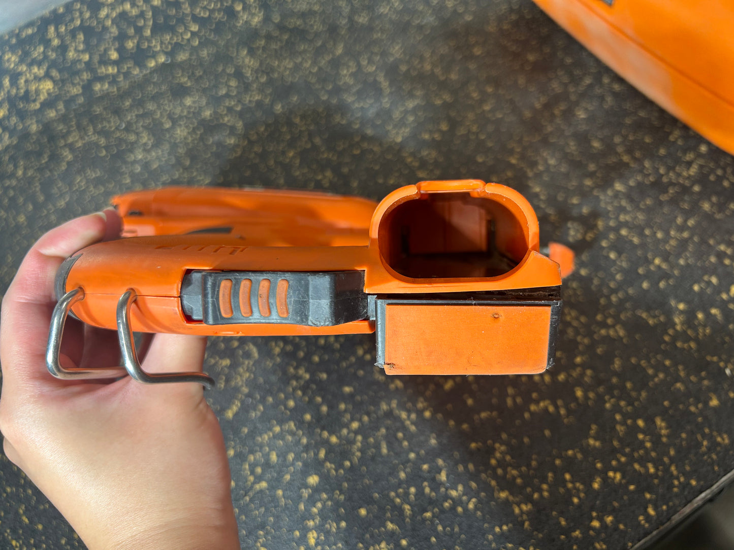 Paslode IM200F18 Cordless 18-Gauge Finish Nailer (comes with hard carrying case & hex key!)