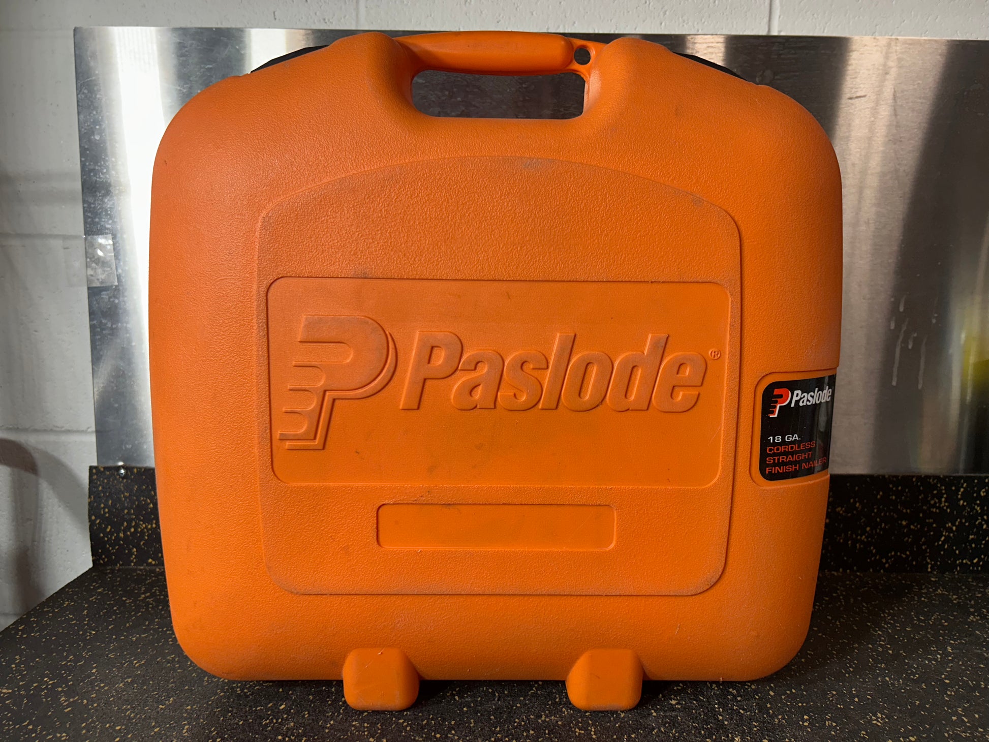 Paslode IM200F18 Cordless 18-Gauge Finish Nailer (comes with hard carrying case & hex key!)