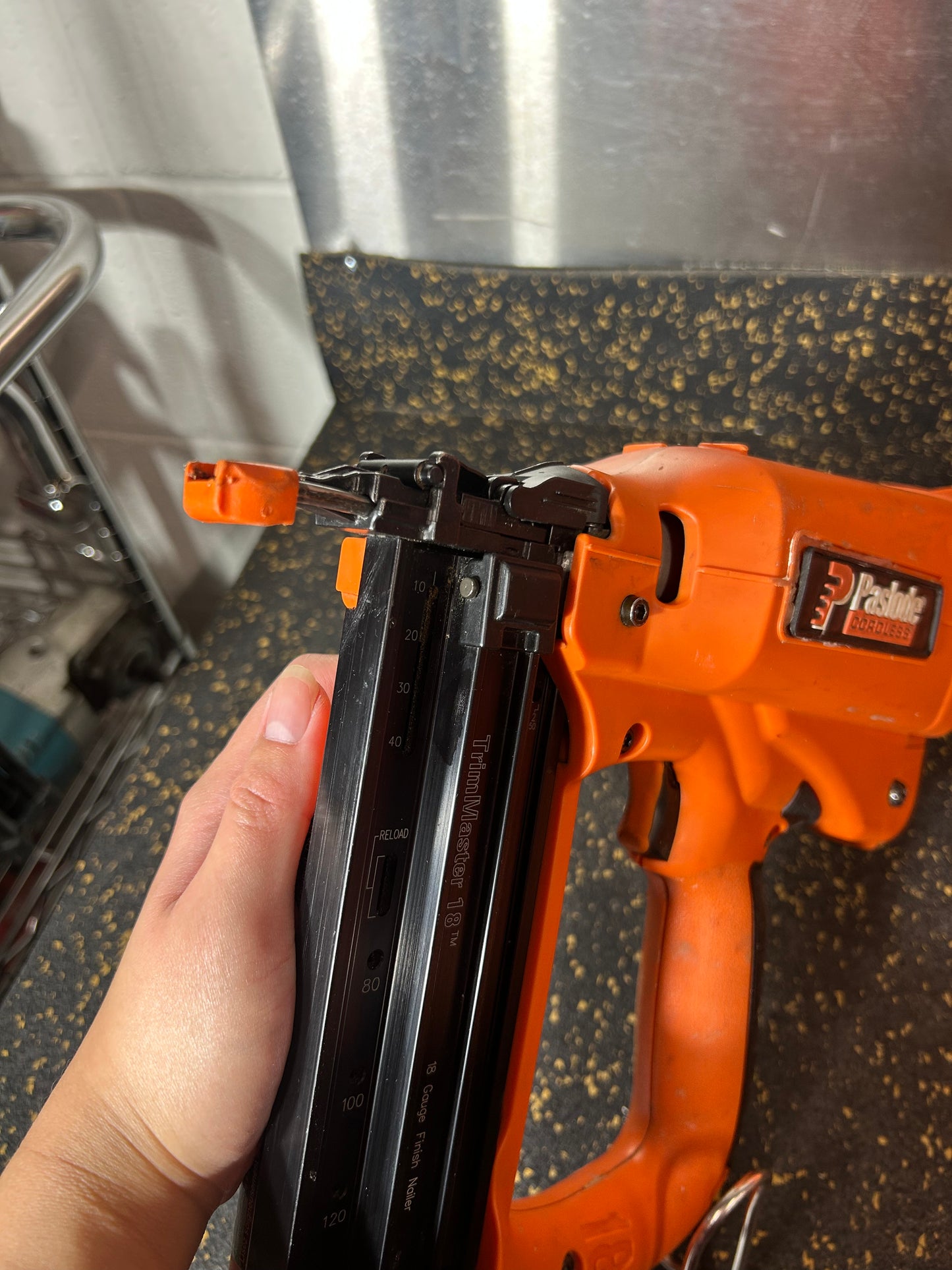 Paslode IM200F18 Cordless 18-Gauge Finish Nailer (comes with hard carrying case!)