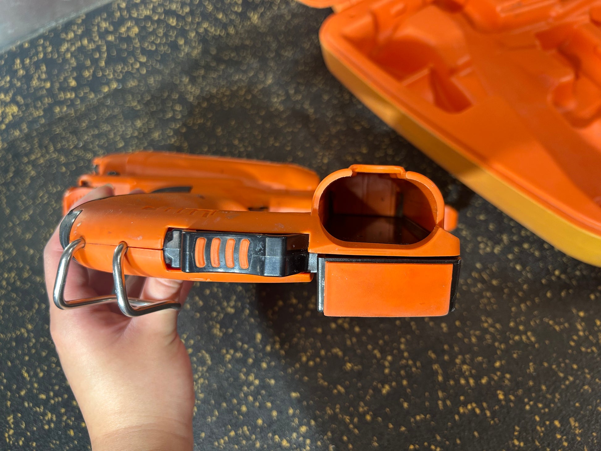 Paslode IM200F18 Cordless 18-Gauge Finish Nailer (comes with hard carrying case!)