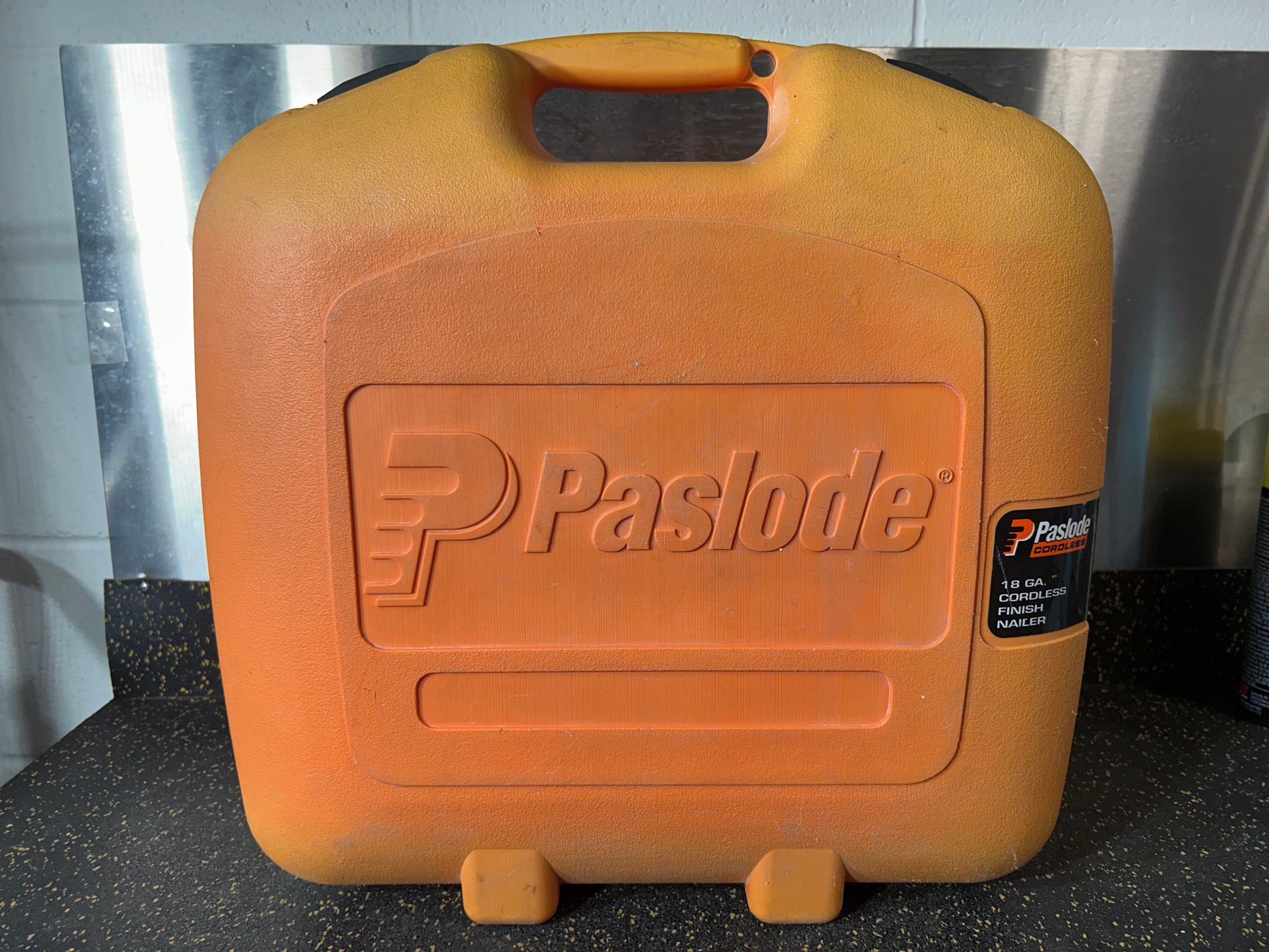 Paslode IM200F18 Cordless 18-Gauge Finish Nailer (comes with hard carrying case!)