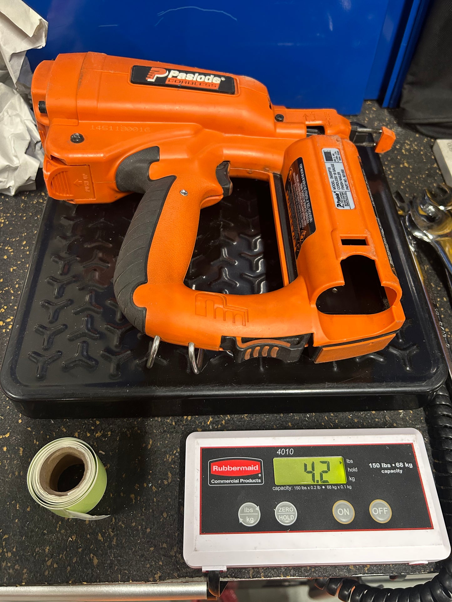 Paslode IM200F18 Cordless 18-Gauge Finish Nailer (comes with hard carrying case!)