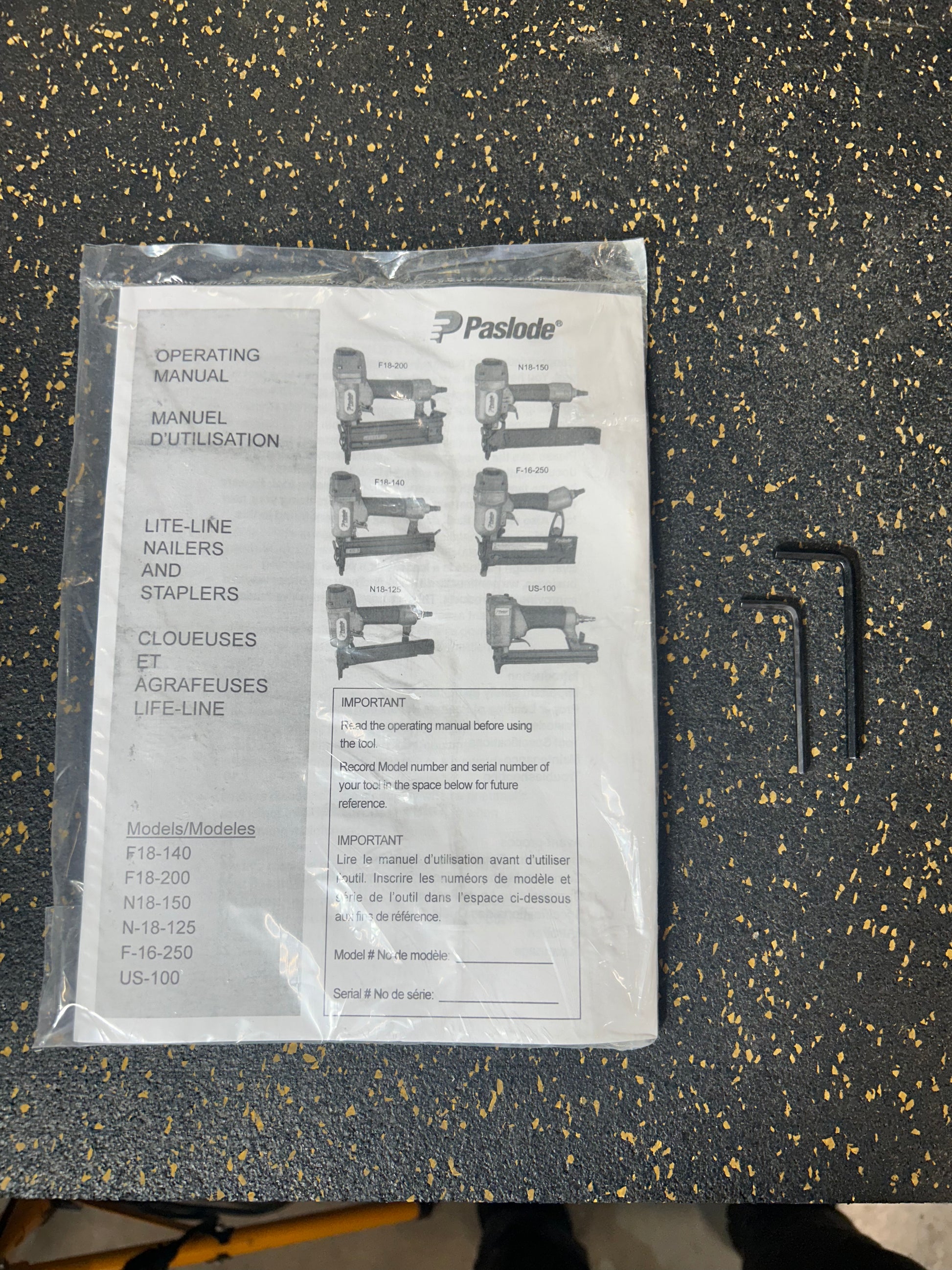 Paslode F18-200 18-Gauge Pneumatic Brad Nailer (comes with hard carrying case and 2 hex keys!)