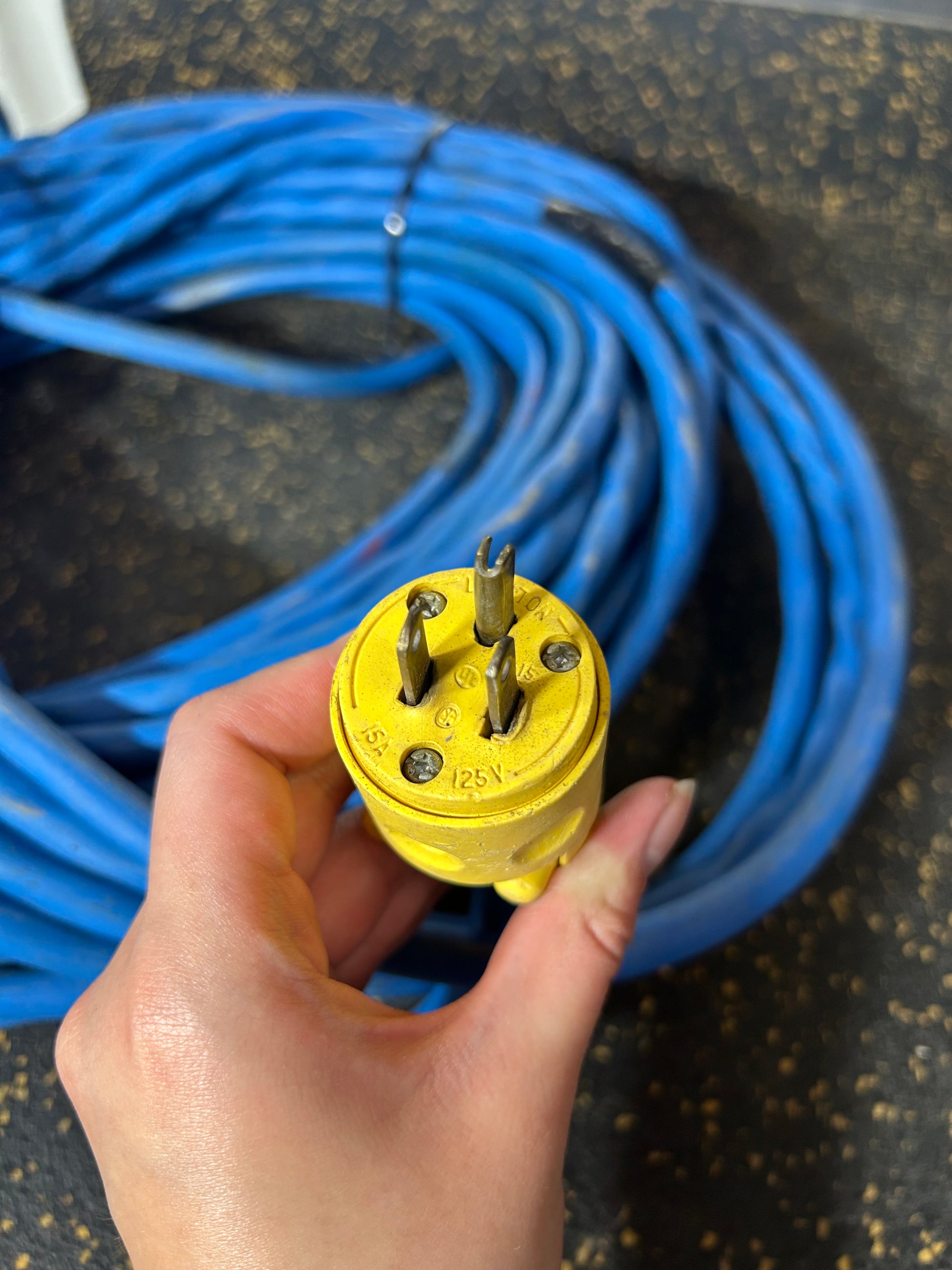 100-Foot Outdoor Extension Cord (3-Prong, 12 AWG)